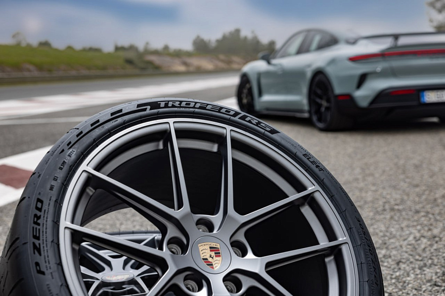 Pirelli добавляет две шины Porsche Taycan P Zero в свою линейку Elect